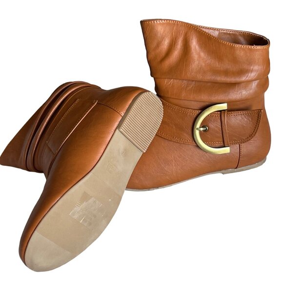 Top Moda Round Toe Slouched Large Buckle Flat Heel Leatherette Ankle Boots - Picture 3 of 7